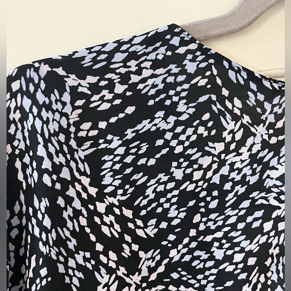LUSH Black & White 3/4 Sleeve Polyester Blouse Women’s Size Medium - Picture 2 of 16